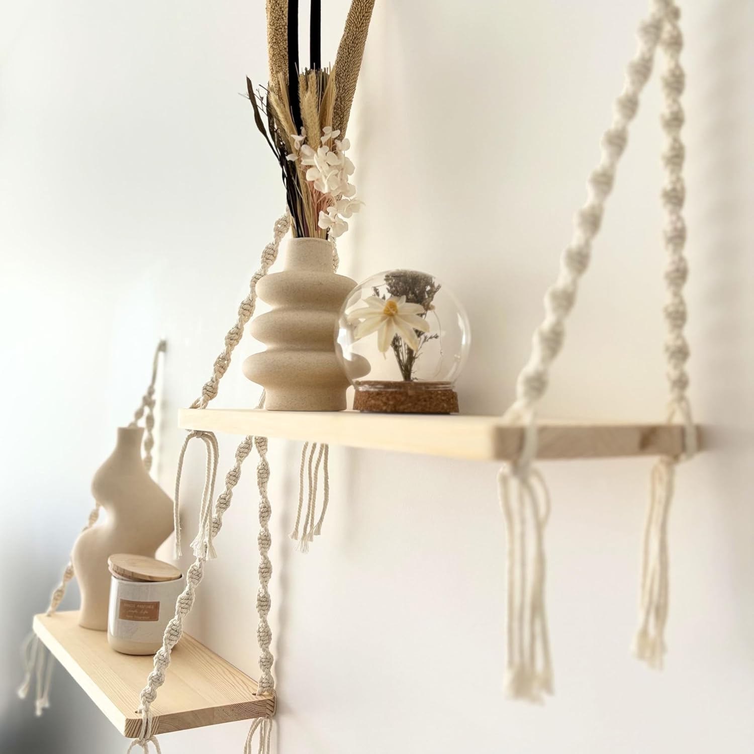 Mensole galleggianti boho in legno e corda, sospese con macram??. Mensola altalena, repisa shabby chic da parete, soffitto, finestra o esterno per piante. mensole etnico, shabby e design